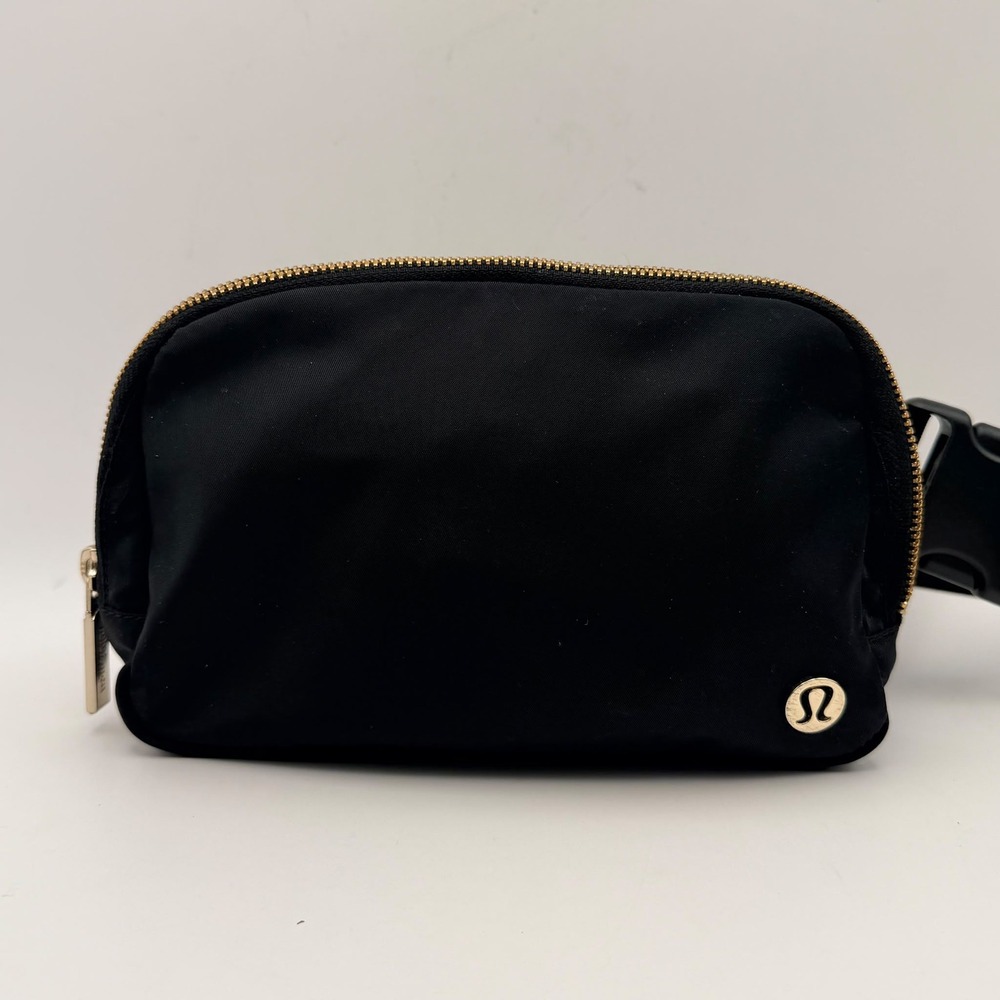 Lululemon Everywhere Belt Bag OS Black Gold Logo Strap Zipper Pockets